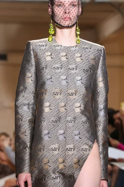 Look 17